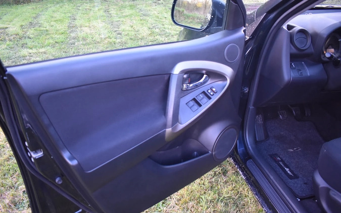 Toyota RAV4 cena 40700 przebieg: 63000, rok produkcji 2010 z Piotrków Kujawski małe 79